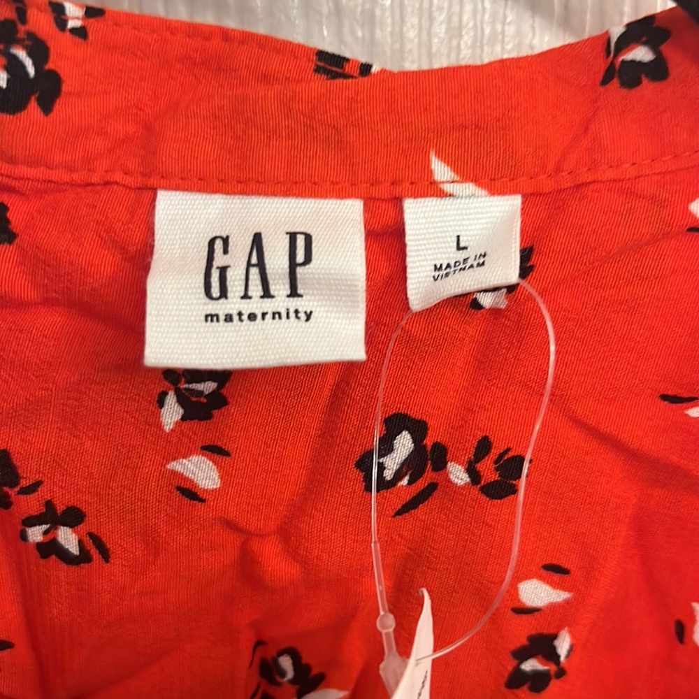 Gap Maternity size L blouse with cross over front with button closure pleated - Picture 2 of 9